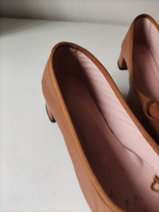 Zapatos de tacón marrones