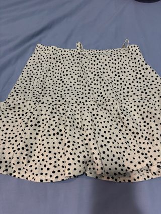 Falda blanca de lunares
