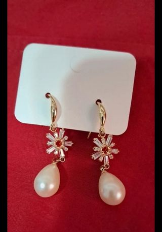 Pendientes de perla dorados