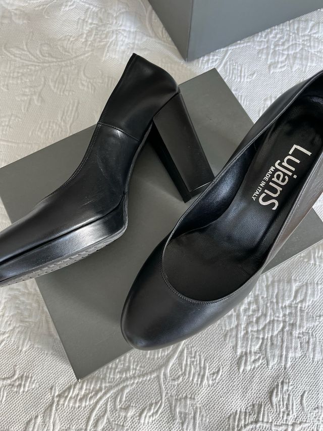 Zapatos de salón de piel negros,