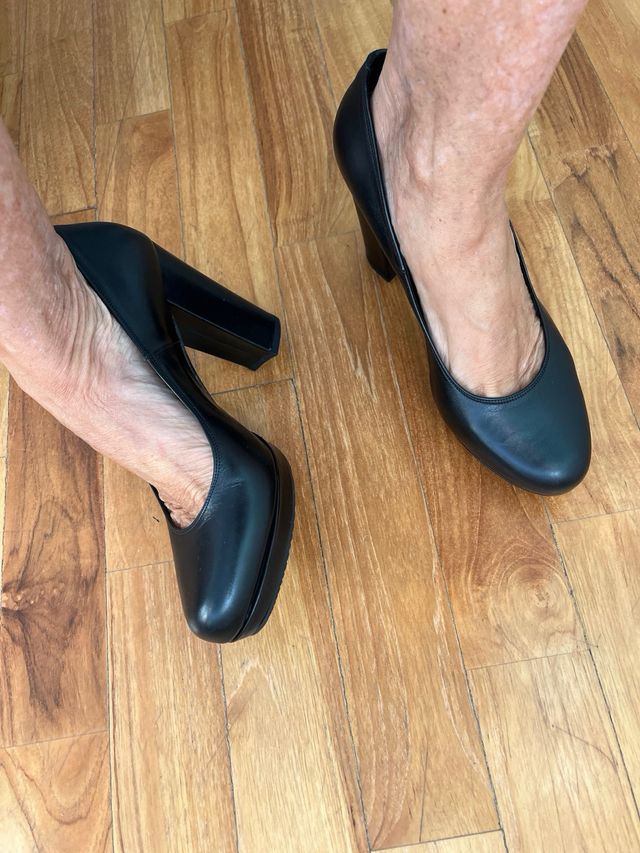 Zapatos de salón de piel negros,