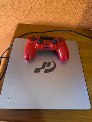 Consola PS4 Slim Roja y Plateada