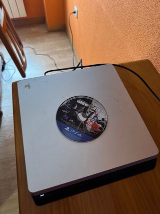Consola PS4 Slim Roja y Plateada