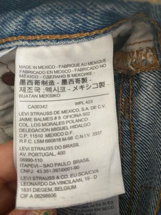 Shorts Levi's Azules Desgastados. 