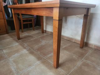 Mesa de madera extensible  salon y 2 sillas