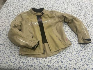 Chaqueta Ixon, mujer para moto