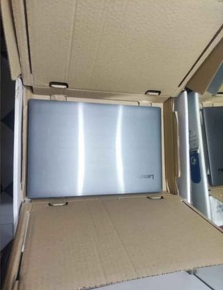 Lenovo V330 i7 20GB RAM Win 11 Pro como nuevo