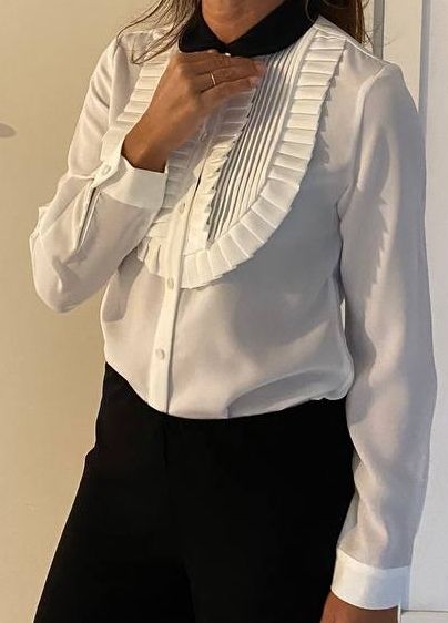 Camicetta bianca con colletto nero