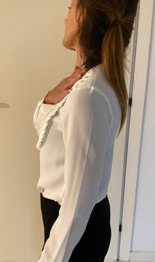 Camicetta bianca con colletto nero