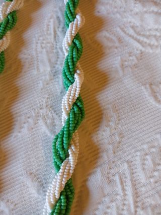 Colgante verde y blanco