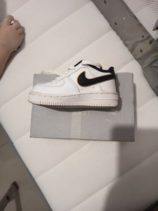 Botas Nike Air Force 1 niño talla 21