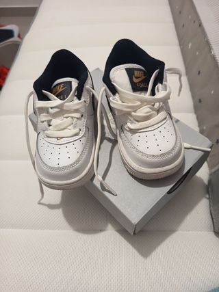 Botas Nike Air Force 1 niño talla 21