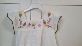 Blusa Sfera bordada flores 13-14 años