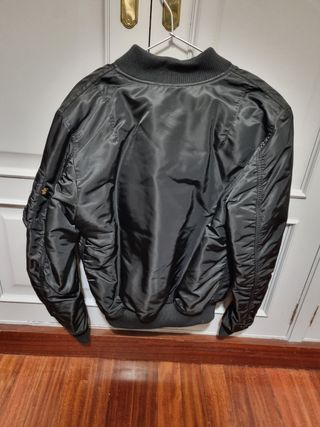 Bomber Alpha Industries MA-1 Slim Fit Negra.