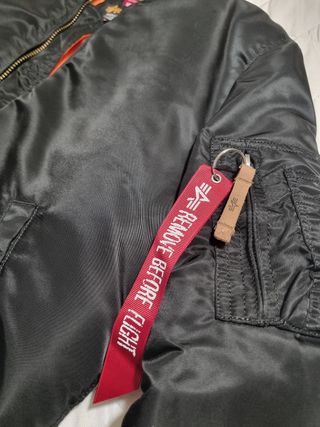 Bomber Alpha Industries MA-1 Slim Fit Negra.
