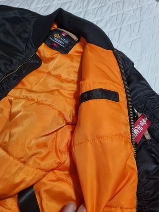 Bomber Alpha Industries MA-1 Slim Fit Negra.