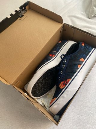 Zapatillas Adidas estampado floral