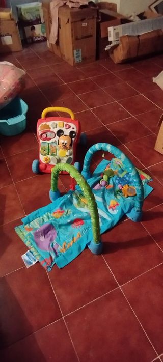 Manta de actividades y correpasillos para bebé