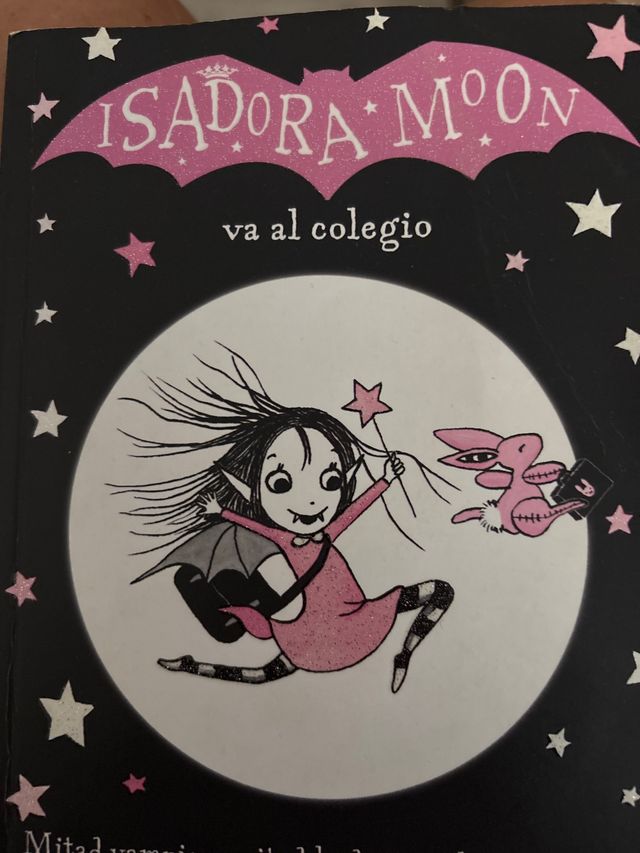 Isadora Moon va al colegio / Isadora Moon Goes ...
