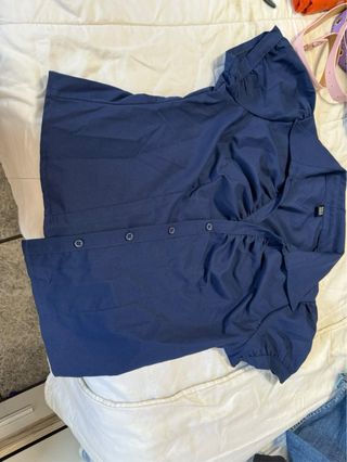 Camisa azul con vibes de Katherine pierce