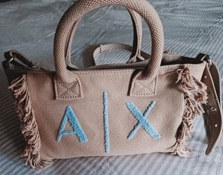 Bolso Armani de mano y bandolera beige