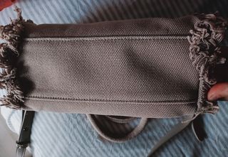 Bolso Armani de mano y bandolera beige
