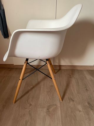 Sillón Eames Blanco y Madera