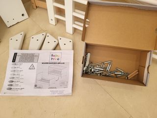 Cuna de madera con somier y colchón