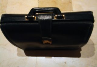 Maletín cuero vintage negro dorado