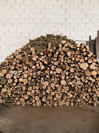 Leña para chimenea o barbacoa