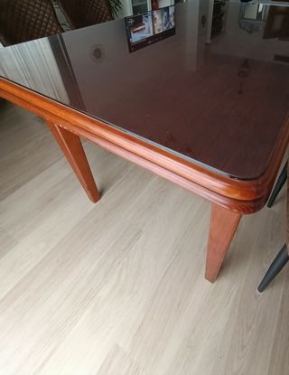 Mesa de comedor de madera (con Cristal)
