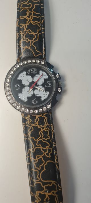Reloj Tous Negro con Detalles Dorados