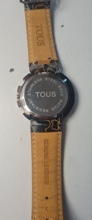 Reloj Tous Negro con Detalles Dorados