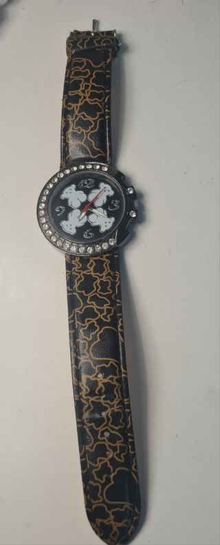 Reloj Tous Negro con Detalles Dorados