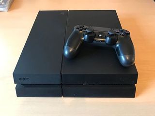 Consola PS4 + 1 mando