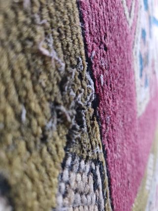 Alfombra de lana con diseño geométrico