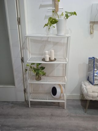 Estantería metálica o zapatero