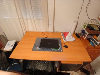 Escritorio y mesita de noche