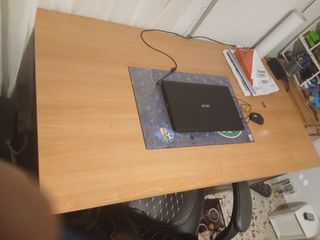 Escritorio y mesita de noche