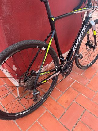 Bicicleta Gravel Giant TCX