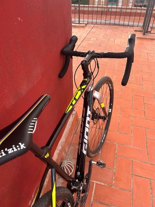 Bicicleta Gravel Giant TCX