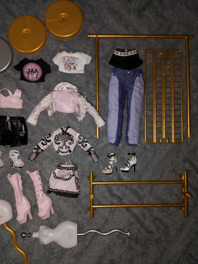 Lote Ropa Muñecas Rainbow High