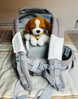 Mochila porta bebés gris