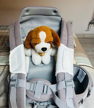 Mochila porta bebés gris