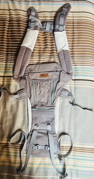 Mochila porta bebés gris