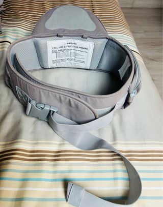 Mochila porta bebés gris