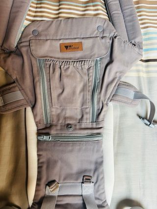 Mochila porta bebés gris