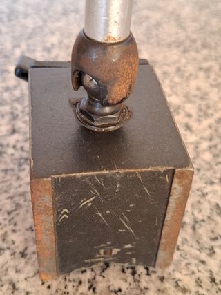 Reloj comparador con soporte magnético