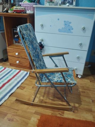 Mecedora infantil plegable.