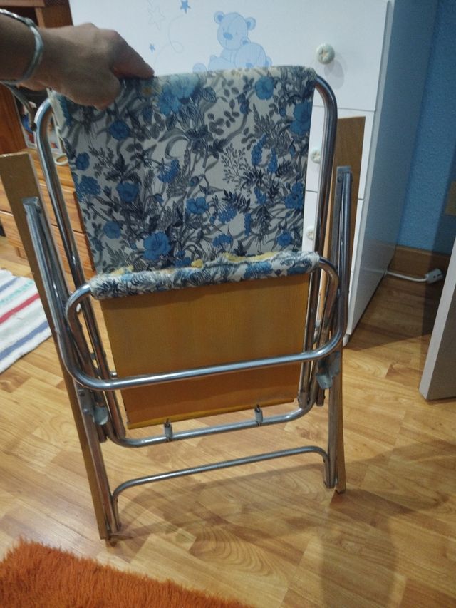 Mecedora infantil plegable.